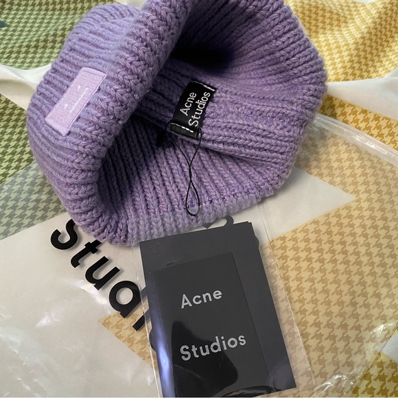 Acne Studios Pansy Face Ribbed Wool Beanie Taro Purple - Picture 3 of 6